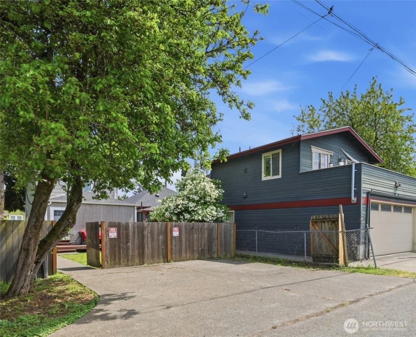 Property photo for 6211 Carleton Avenue S, Seattle photo 32