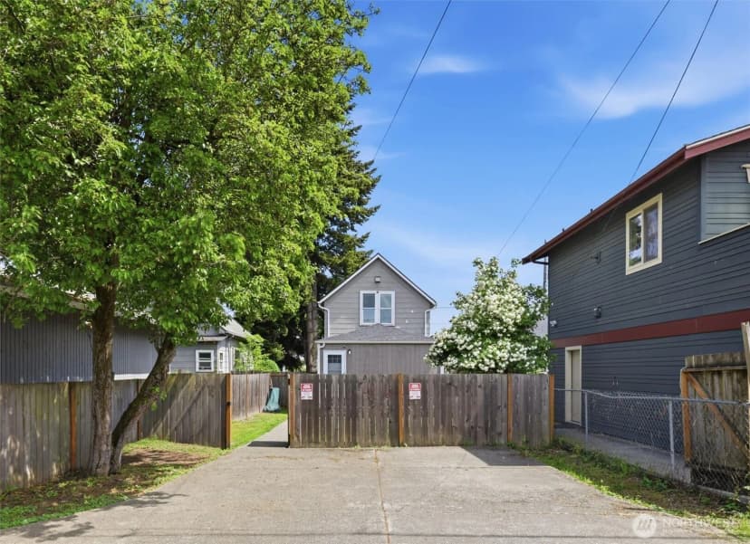 Property photo for 6211 Carleton Avenue S, Seattle photo 30