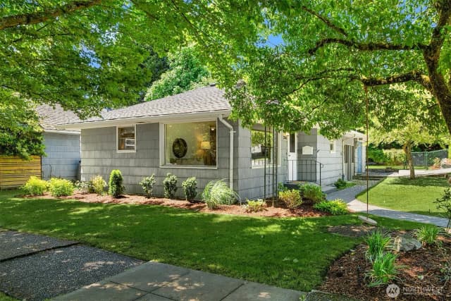Property photo for 2265 Ne 73rd Street, Seattle photo 2