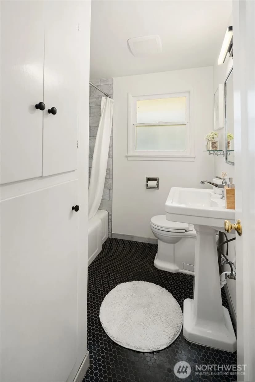 Property photo for 2265 Ne 73rd Street, Seattle photo 16