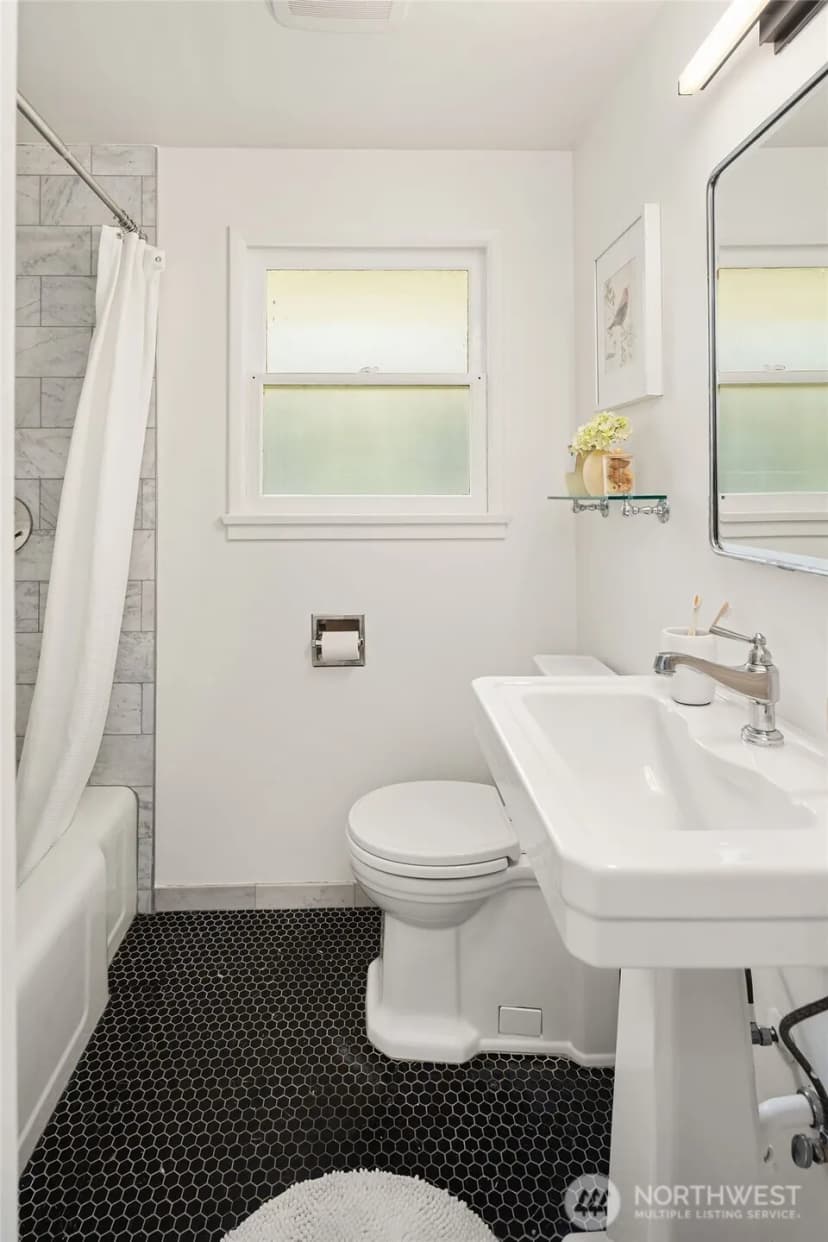Property photo for 2265 Ne 73rd Street, Seattle photo 15