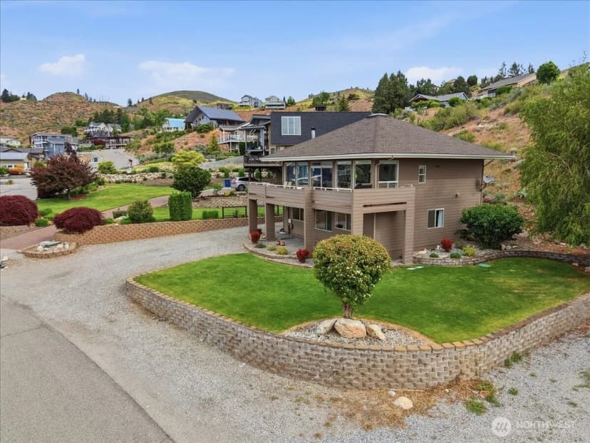 Property photo for 101 Stormy Mountain Way, Chelan photo 2