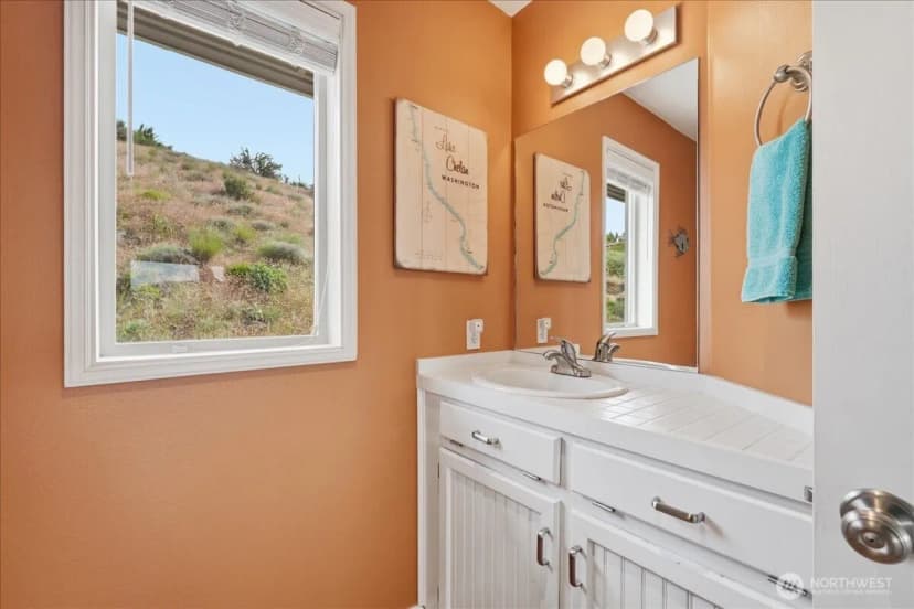 Property photo for 101 Stormy Mountain Way, Chelan photo 21