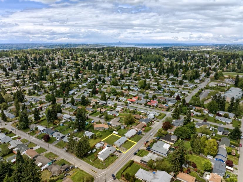 Property photo for 17035 128th Avenue Se, Renton photo 16