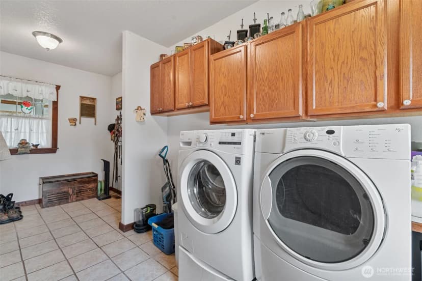 Property photo for 2716 Foron Road, Centralia photo 17