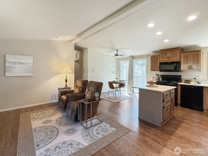 Property photo for 18425 Ne 95th Street #34, Redmond photo 7