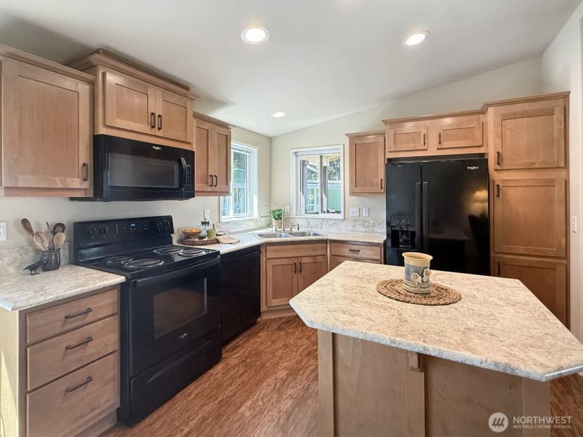 Property photo for 18425 Ne 95th Street #34, Redmond photo 3