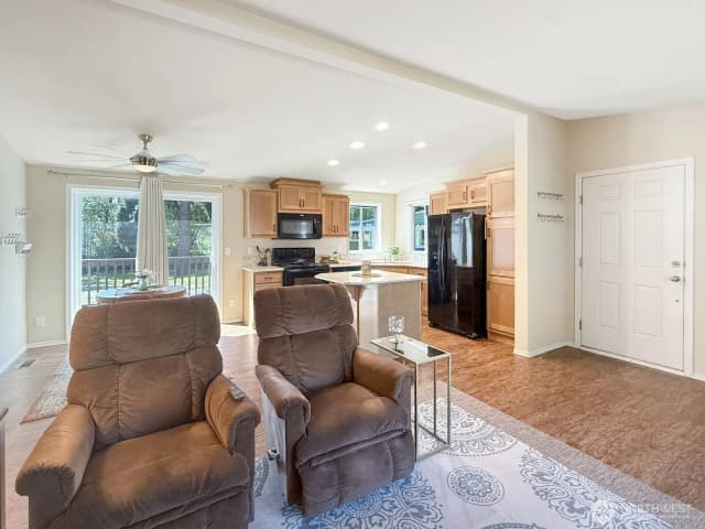Property photo for 18425 Ne 95th Street #34, Redmond photo 5