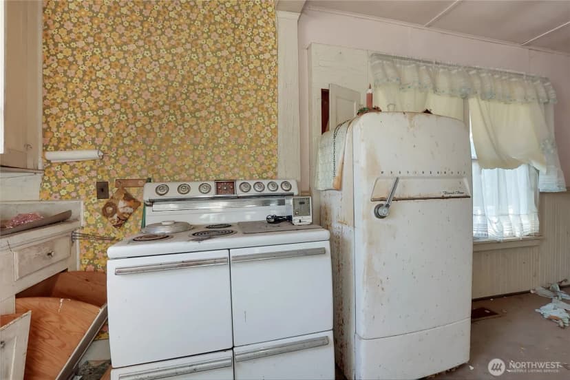 Property photo for 32910 5th Avenue, Black Diamond photo 16