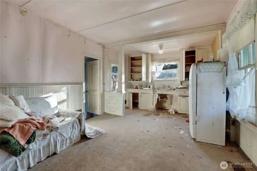 Property photo for 32910 5th Avenue, Black Diamond photo 10