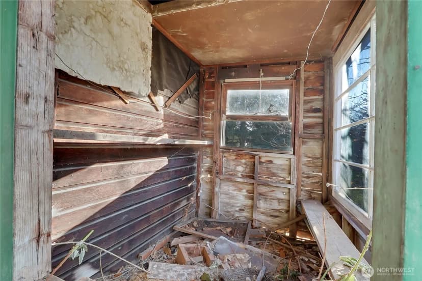 Property photo for 32910 5th Avenue, Black Diamond photo 18