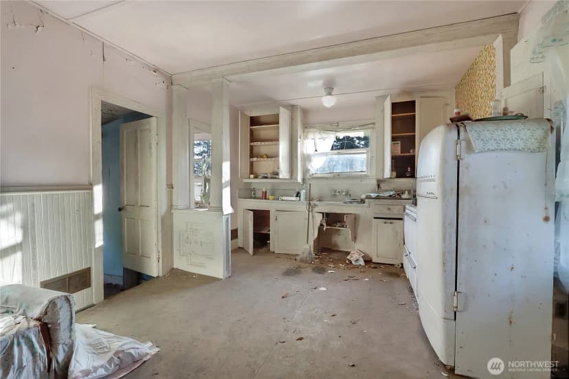 Property photo for 32910 5th Avenue, Black Diamond photo 12