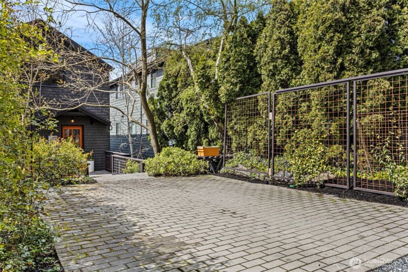 Property photo for 1524 10th Avenue W, Seattle photo 36