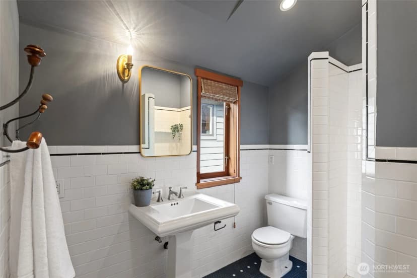 Property photo for 1524 10th Avenue W, Seattle photo 20