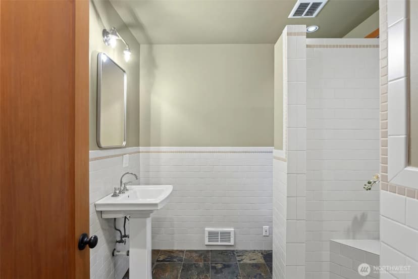 Property photo for 1524 10th Avenue W, Seattle photo 30