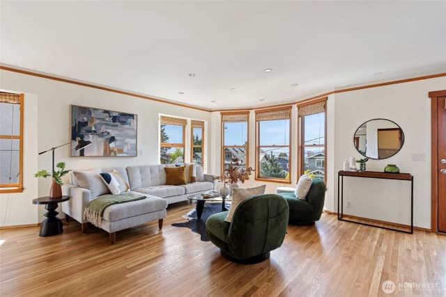 Property photo for 1524 10th Avenue W, Seattle photo 5