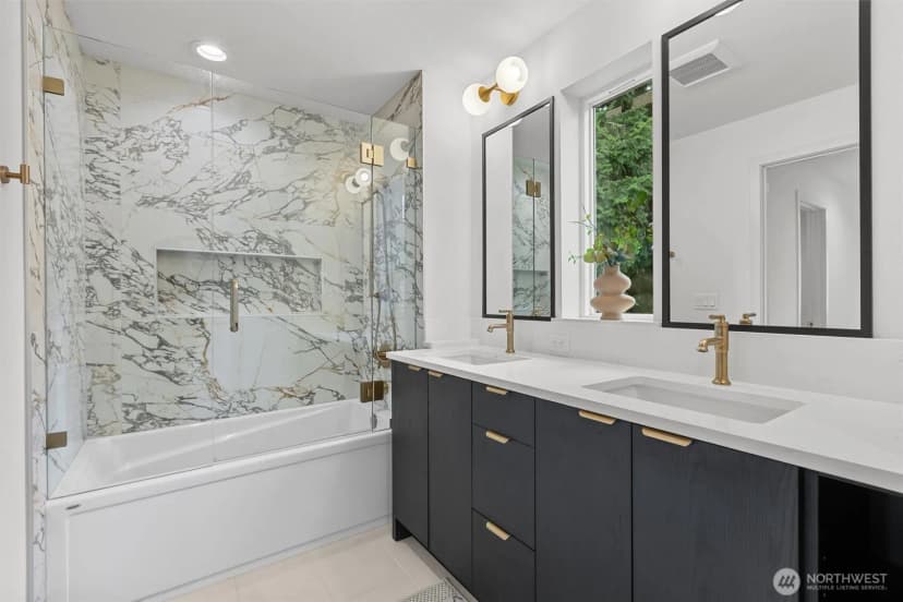 Property photo for 5446 40th Avenue Sw, Seattle photo 21