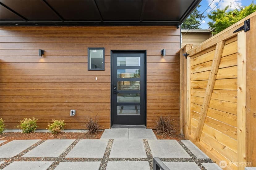 Property photo for 5446 40th Avenue Sw, Seattle photo 3