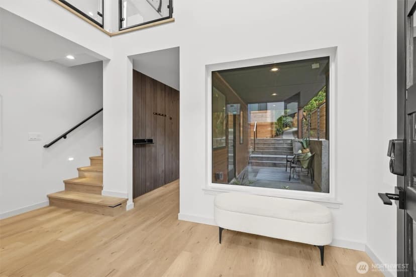 Property photo for 5446 40th Avenue Sw, Seattle photo 5