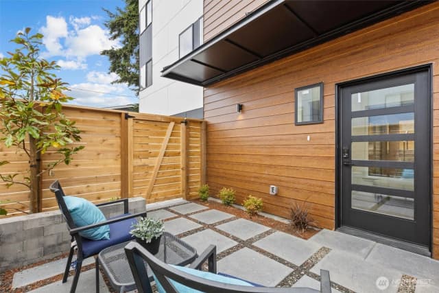 Property photo for 5446 40th Avenue Sw, Seattle photo 2