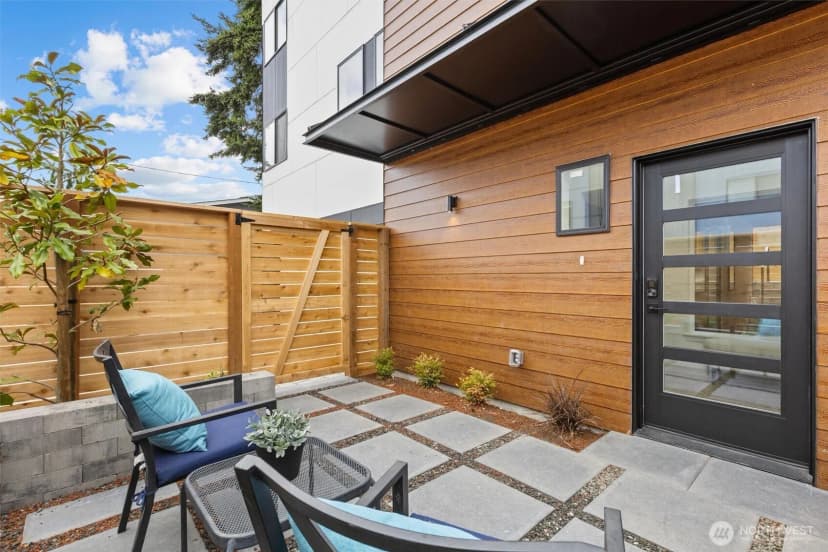 Property photo for 5446 40th Avenue Sw, Seattle photo 2