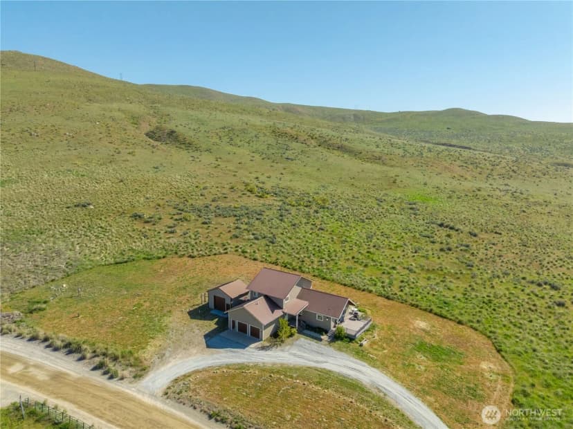 Property photo for 552 Bill Shaw Road, Pateros
