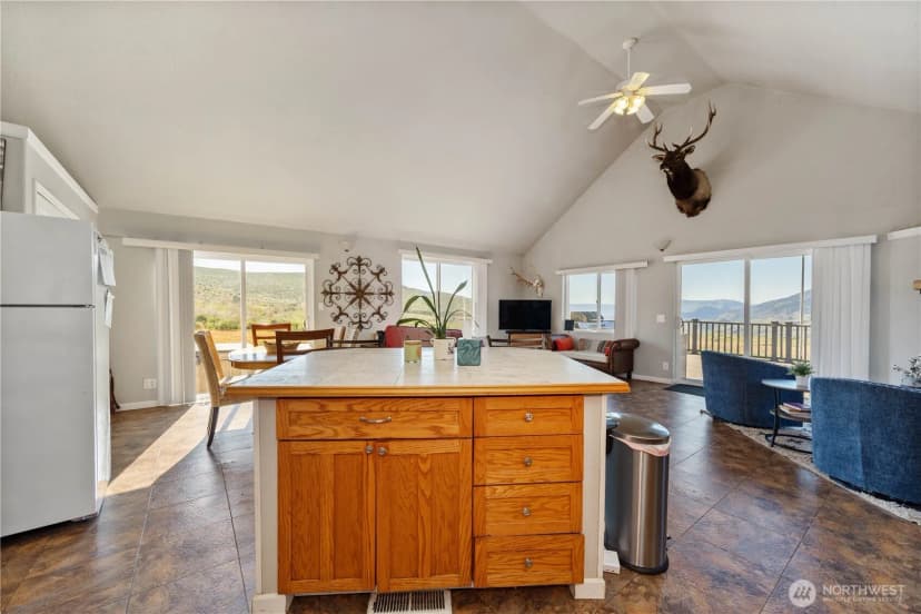 Property photo for 552 Bill Shaw Road, Pateros photo 22