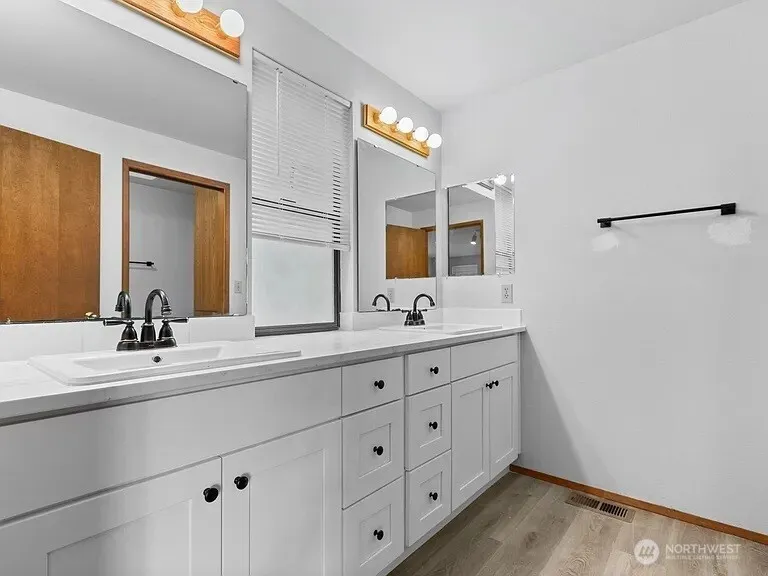 Property photo for 5008 Ne 2nd Street, Renton photo 2
