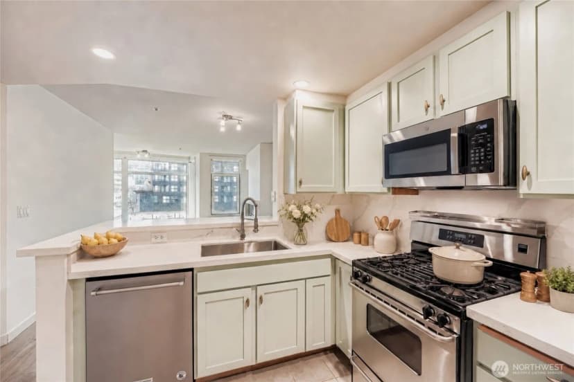 Property photo for 2607 Western Avenue #612, Seattle photo 7