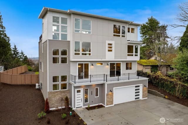 Property photo for 7853 S 132 Street, Seattle photo 3