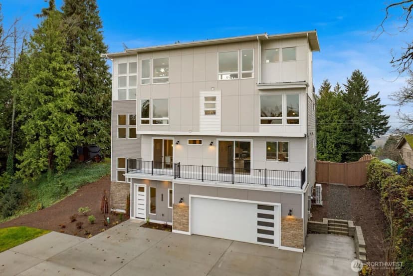 Property photo for 7853 S 132 Street, Seattle photo 2