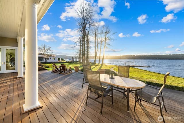 Property photo for 649 E Lake Sammamish Parkway Se, Sammamish photo 3