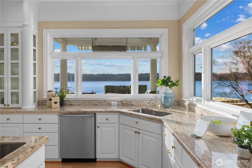 Property photo for 649 E Lake Sammamish Parkway Se, Sammamish photo 9