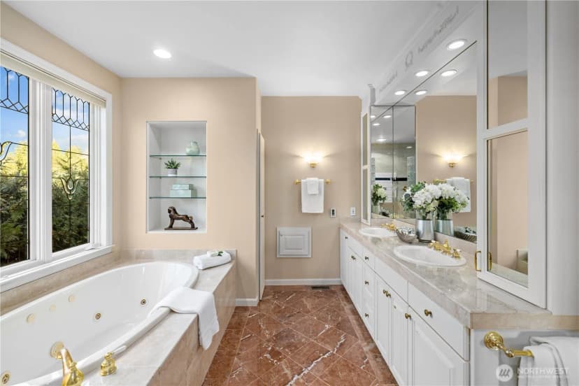 Property photo for 649 E Lake Sammamish Parkway Se, Sammamish photo 14