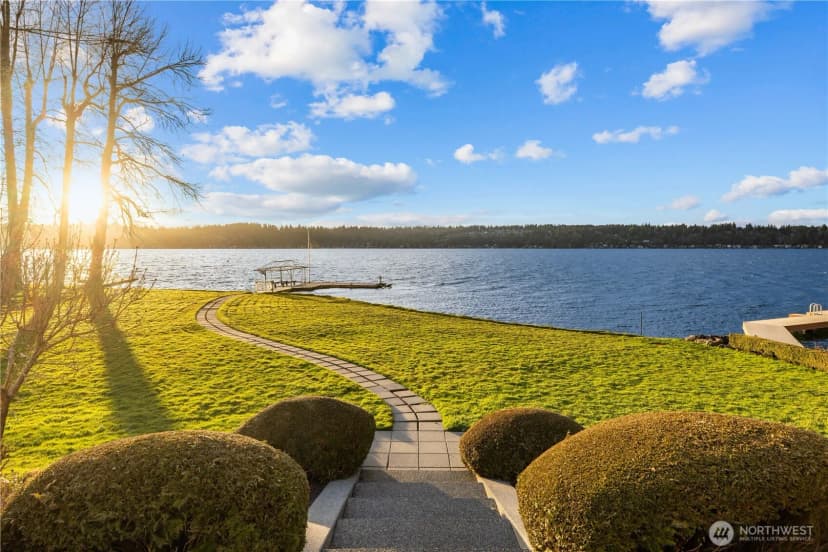 Property photo for 649 E Lake Sammamish Parkway Se, Sammamish photo 4