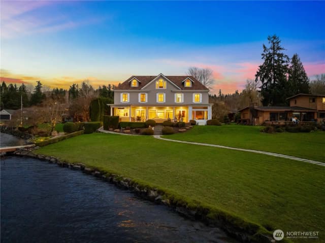 Property photo for 649 E Lake Sammamish Parkway Se, Sammamish photo 2