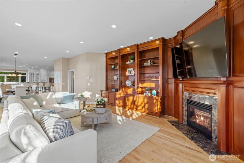 Property photo for 649 E Lake Sammamish Parkway Se, Sammamish photo 11