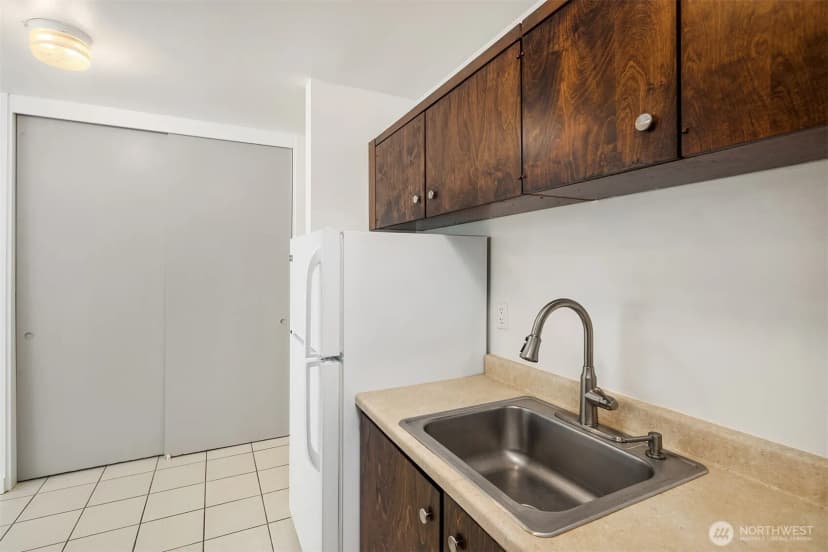 Property photo for 2233 Ne 46th Street, Seattle photo 14