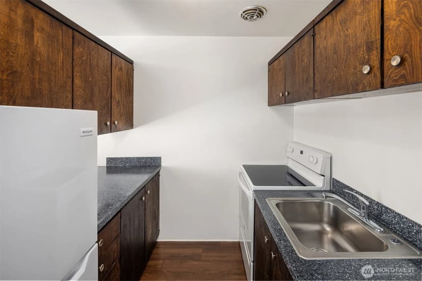 Property photo for 2233 Ne 46th Street, Seattle photo 9