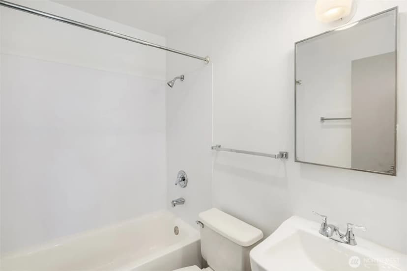 Property photo for 2233 Ne 46th Street, Seattle photo 7