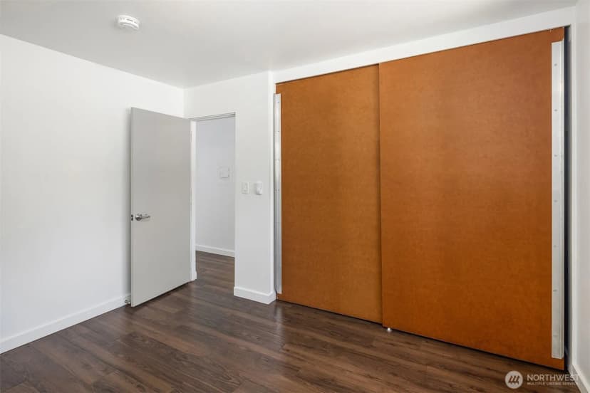 Property photo for 2233 Ne 46th Street, Seattle photo 8
