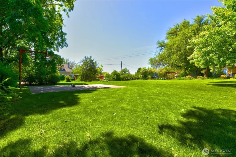 Property photo for 2106 Barge Street, Yakima photo 2