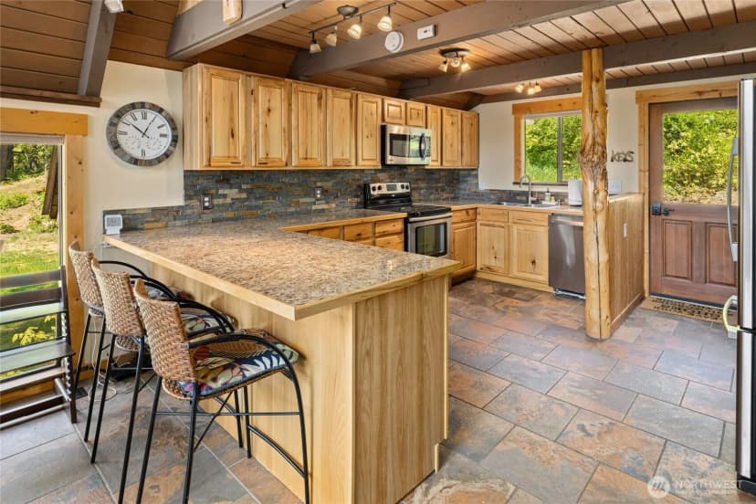 Property photo for 151 Sandstone Drive, Ronald photo 5