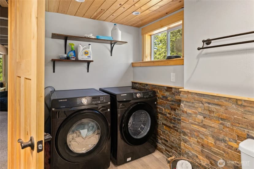 Property photo for 151 Sandstone Drive, Ronald photo 25