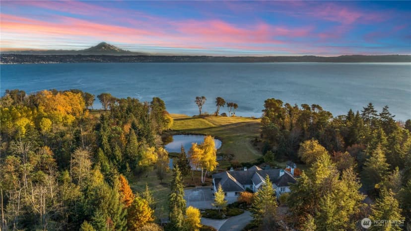 Property photo for 4205 Sw Point Robinson Road, Vashon