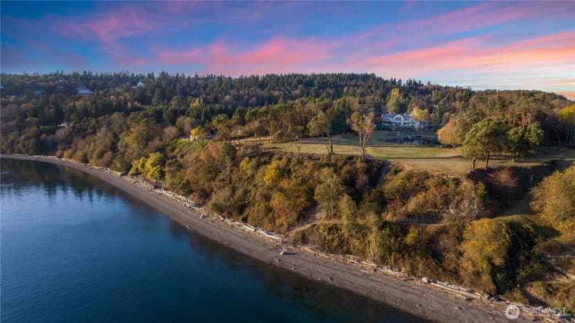 Property photo for 4205 Sw Point Robinson Road, Vashon photo 2