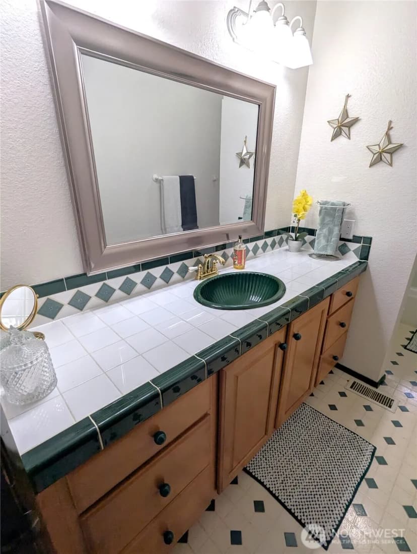 Property photo for 5808 Woodlake Drive W, University Place photo 16