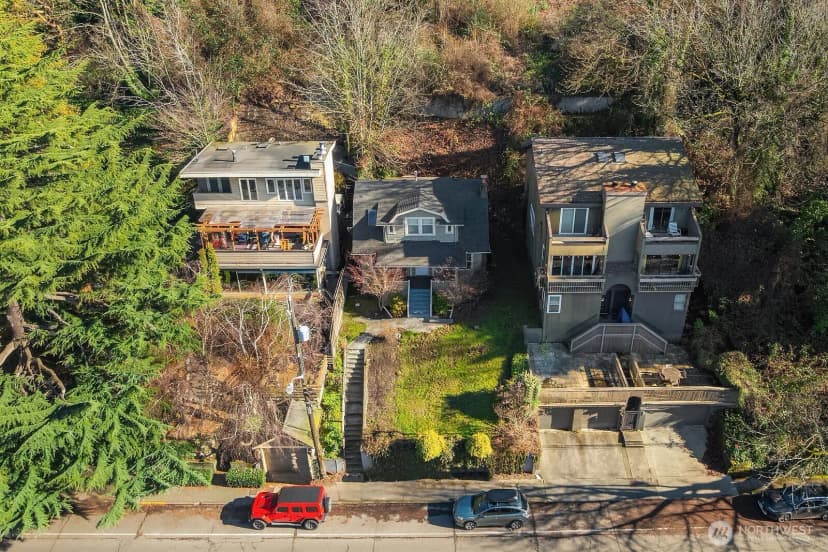 Property photo for 1606 Lakeview Boulevard E, Seattle photo 28