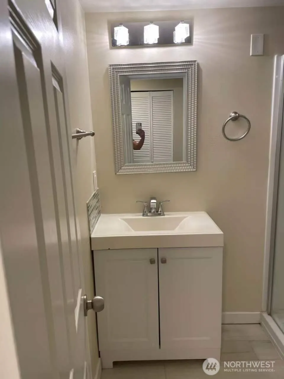 Property photo for 1606 Lakeview Boulevard E, Seattle photo 11