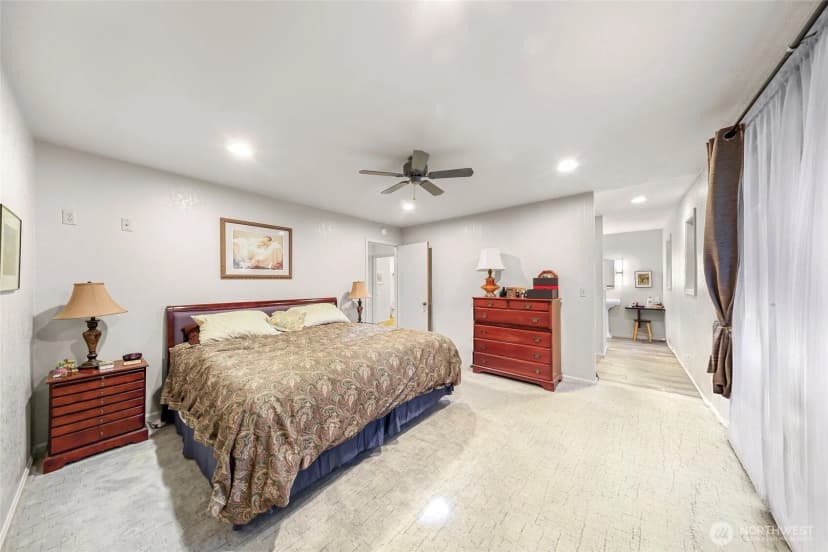 Property photo for 6874 Golf View Drive, Lynden photo 15